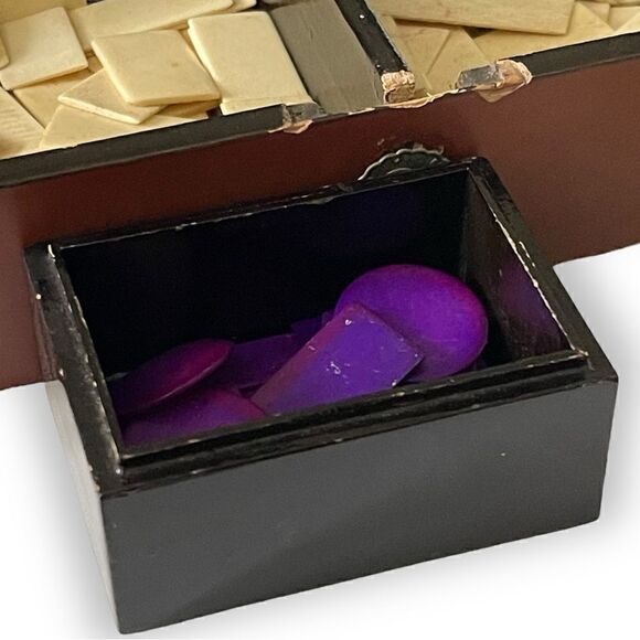 Vintage French Lacquered Wood Game Box Cellulose Jetons Lidded Compartments - Picture 9 of 16